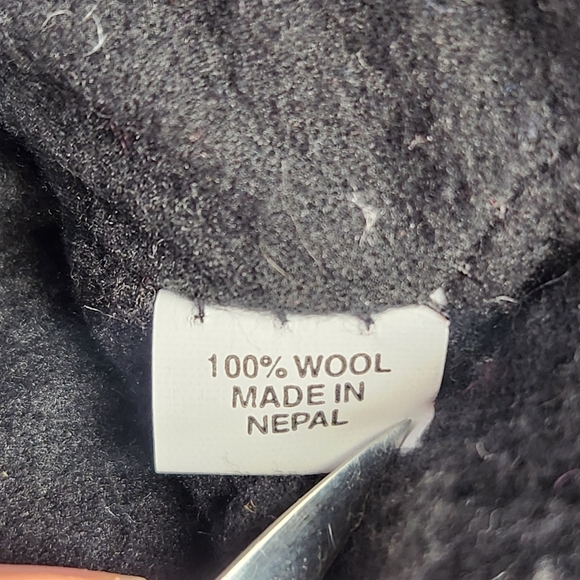 Beanie Hat One Size Gray Red 100% Wool Snowflake Winter Made Nepal Pom Pom - Picture 4 of 9